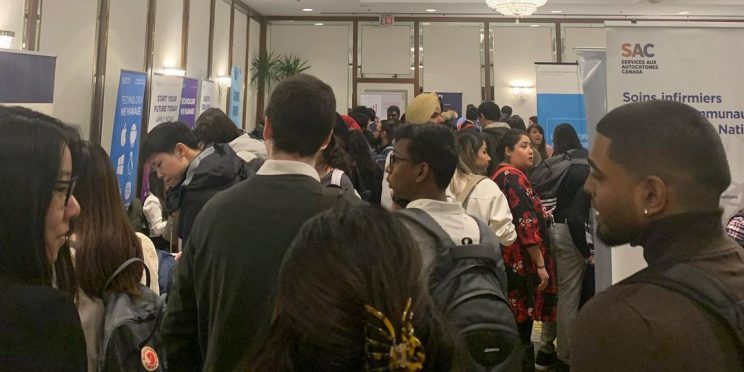 crowd of students at the Graduating and Alumni Career Fair