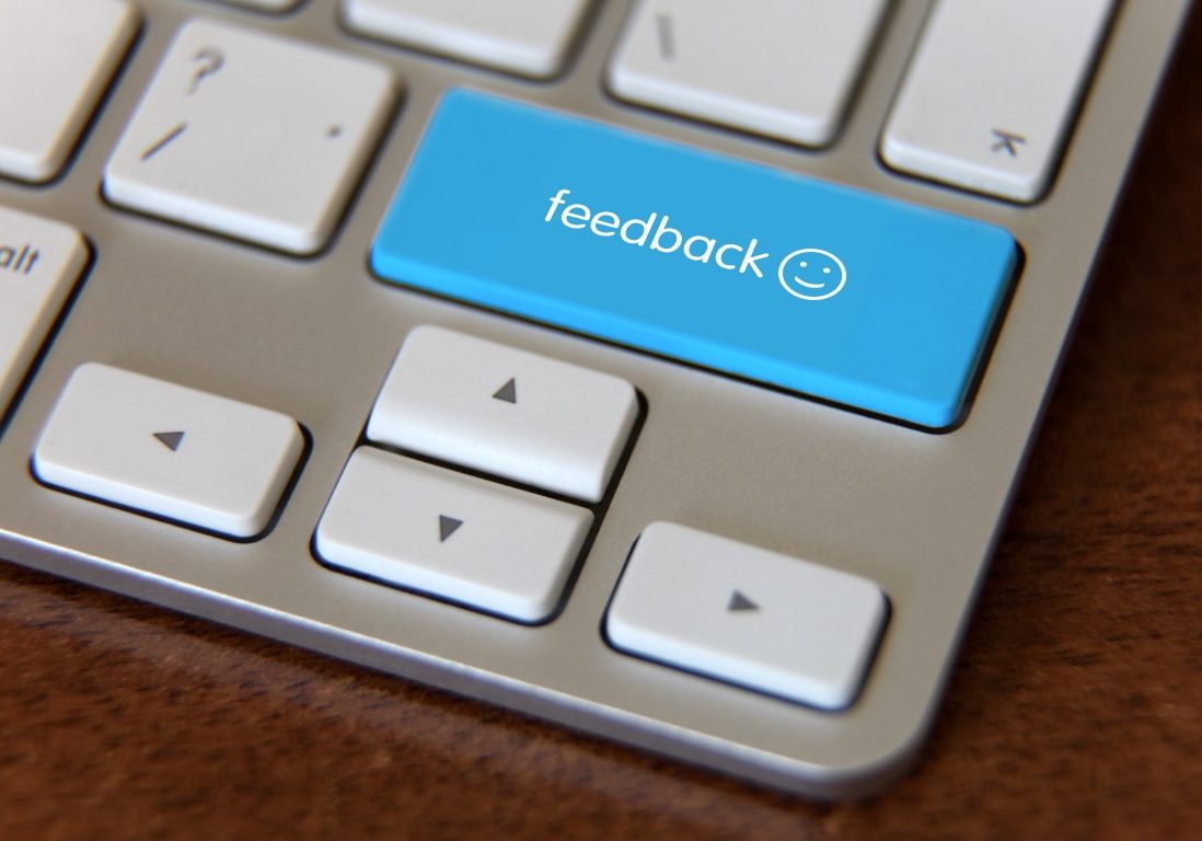 keyboard wiht the word feedback on a key