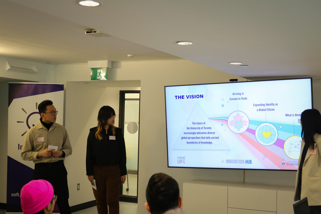 Innovation Hub Team presenting the vision.