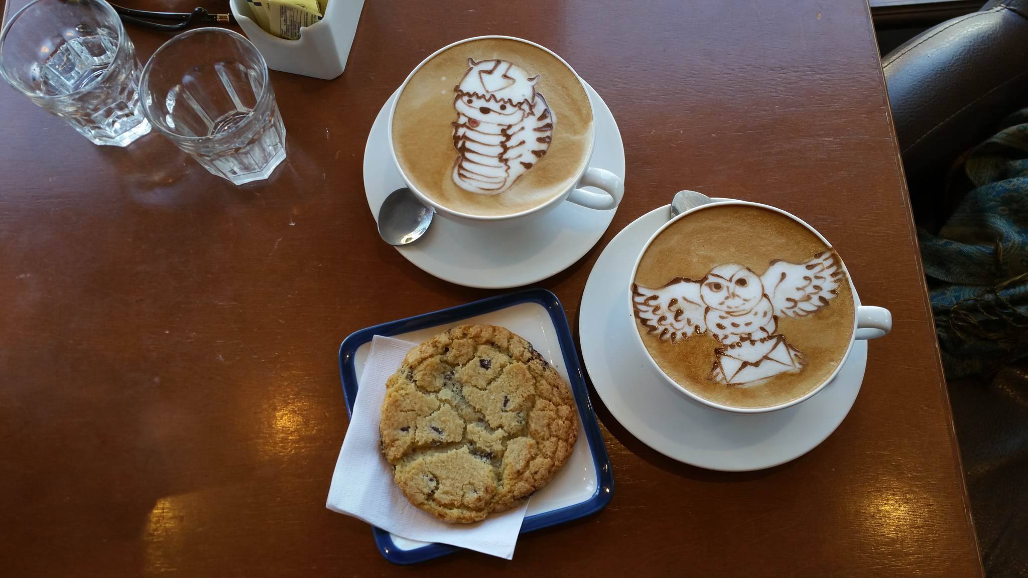 Two lattes and a cookie on table
