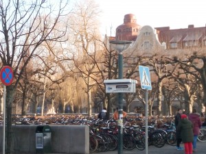 Downtown Lund is centered around a large square half of which is a public market and the other half is all bike parking! 