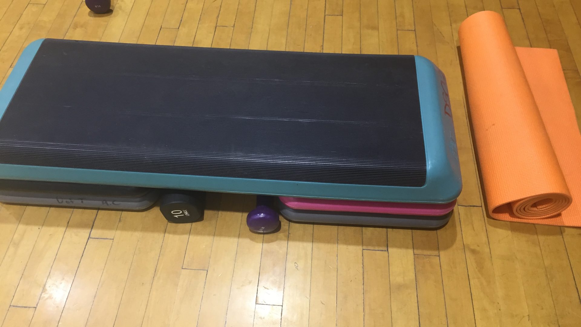 Image of the step box and a yoga mat