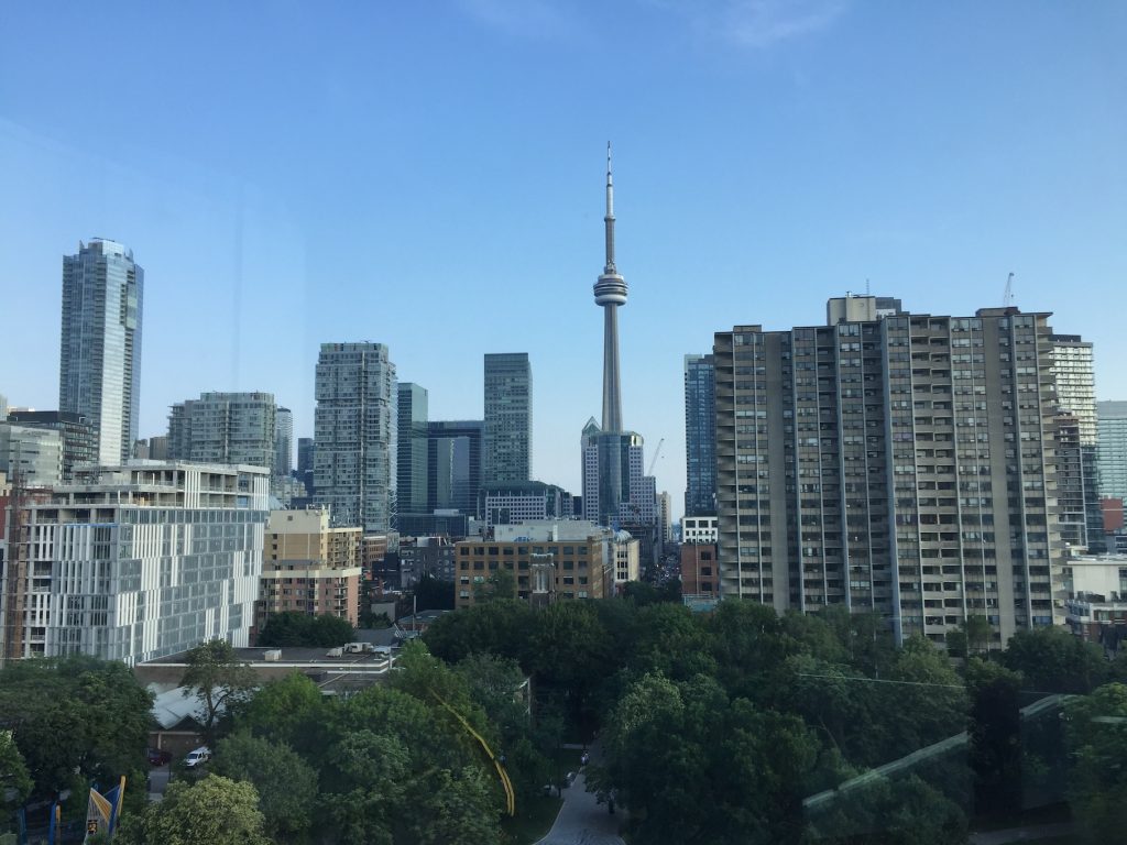 A picture of the Toronto skyline 