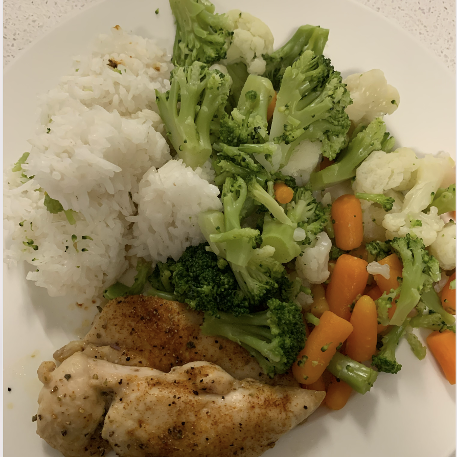 plate of broccoli, carrots, rice and chicken