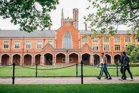 Picture of students walking past the School of History, Anthropology, Philosophy and Politics at Queen's University Belfast, Belfast, Northern Ireland, United Kingdom. 