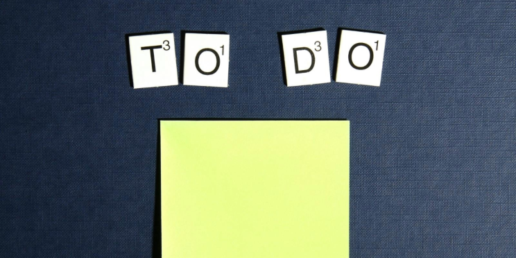 Scrabble tiles that spell out "To Do" with a sticky note